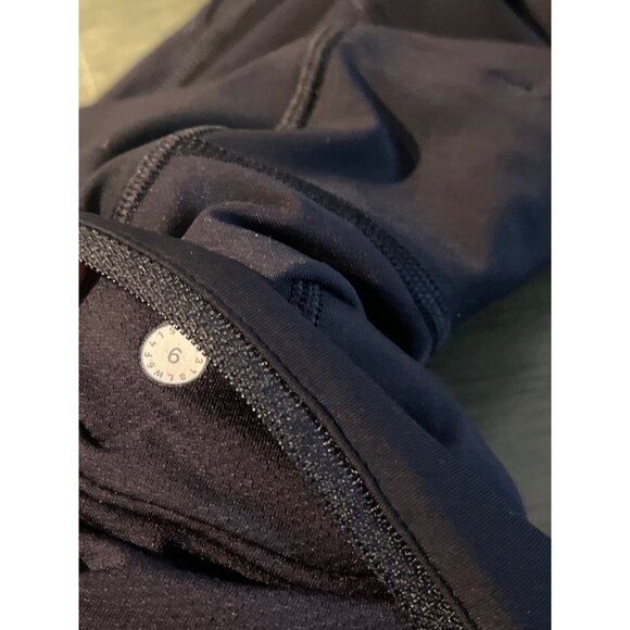 Lululemon Black High-Rise Cropped Yoga Pants With Zip Pocket Size 6 Lightweight - Picture 4 of 7